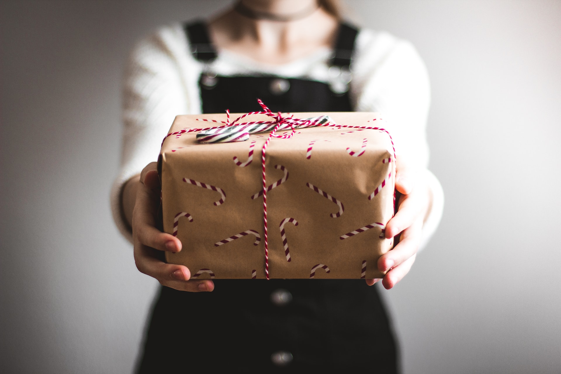 11 Fun, Festive, and Practical Holiday Gifts for Employees (Updated for 2025)