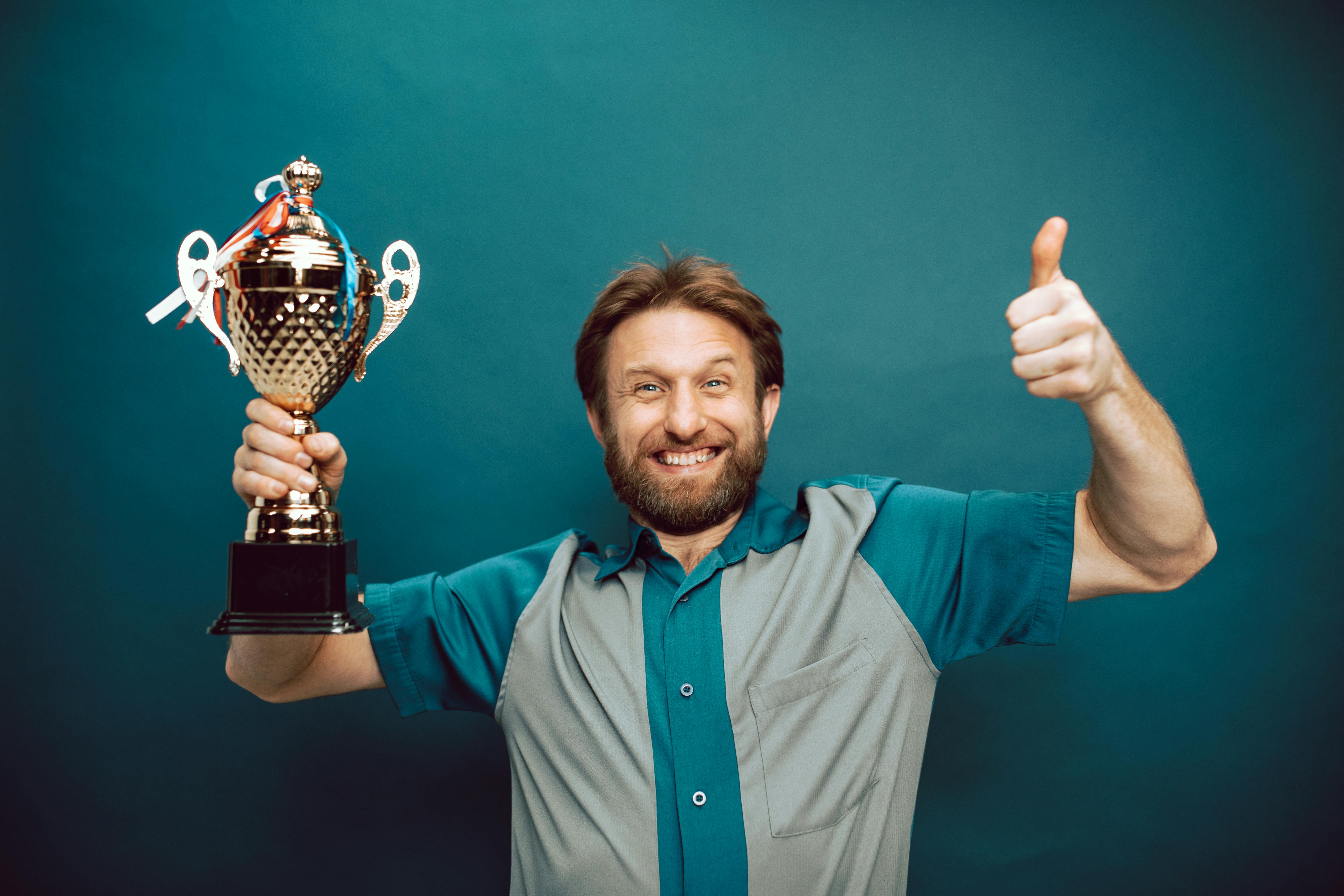 Employee Recognition vs. Employee Rewards: Why You Need Both
