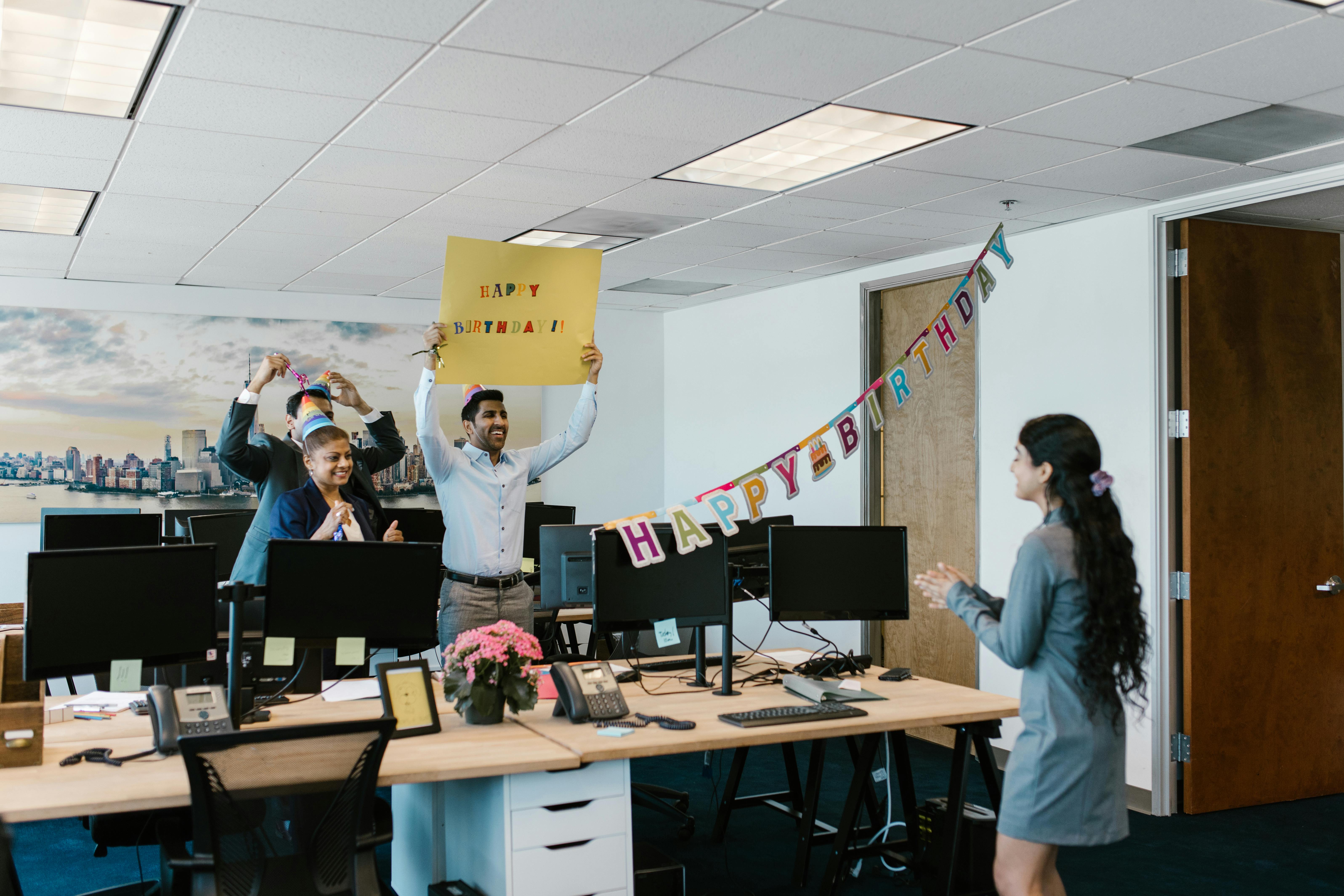 22 Ways to Celebrate Employee Birthdays (In Office and Remote)