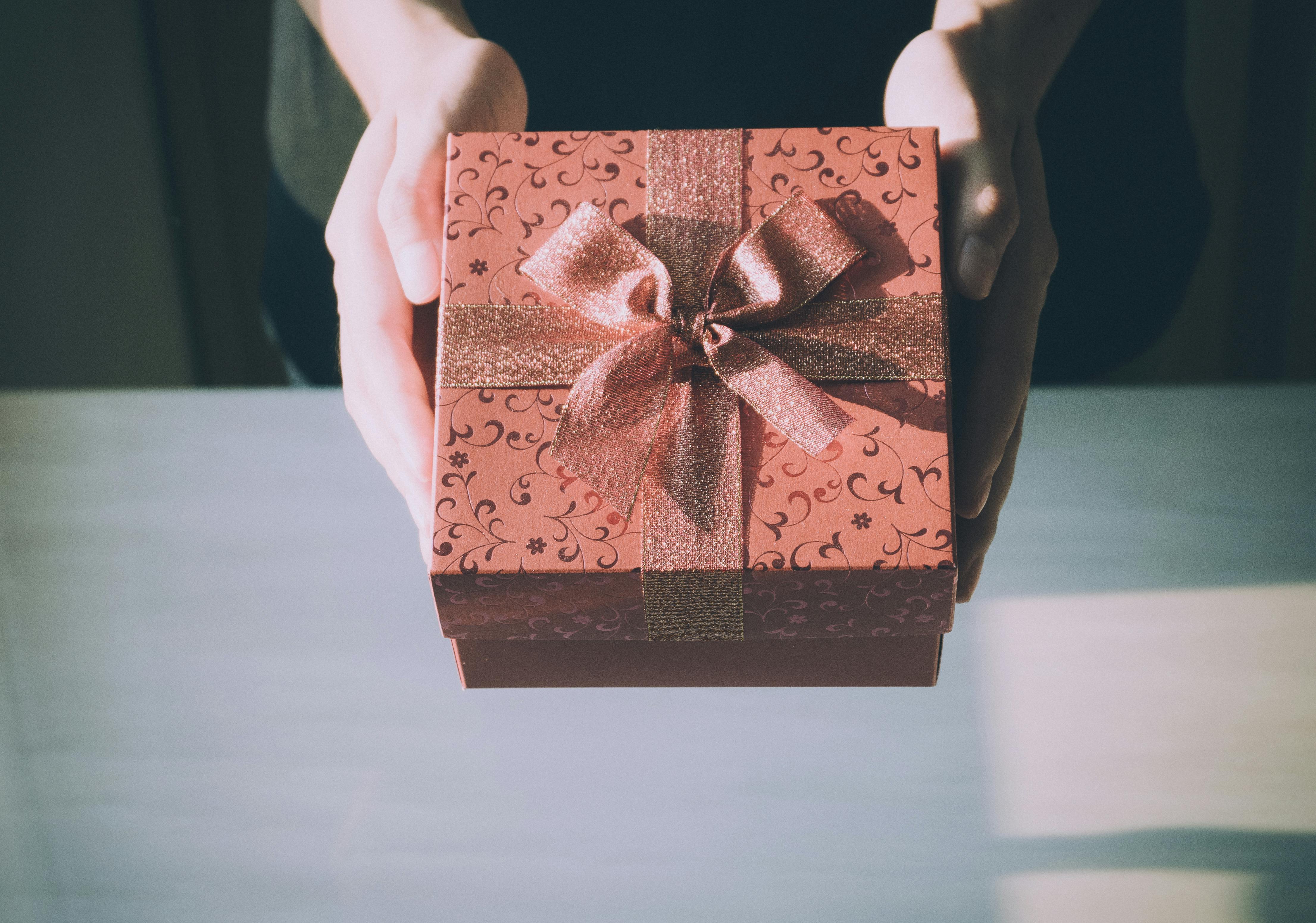 What Is an Employee Rewards Program (and How Does It Work)?
