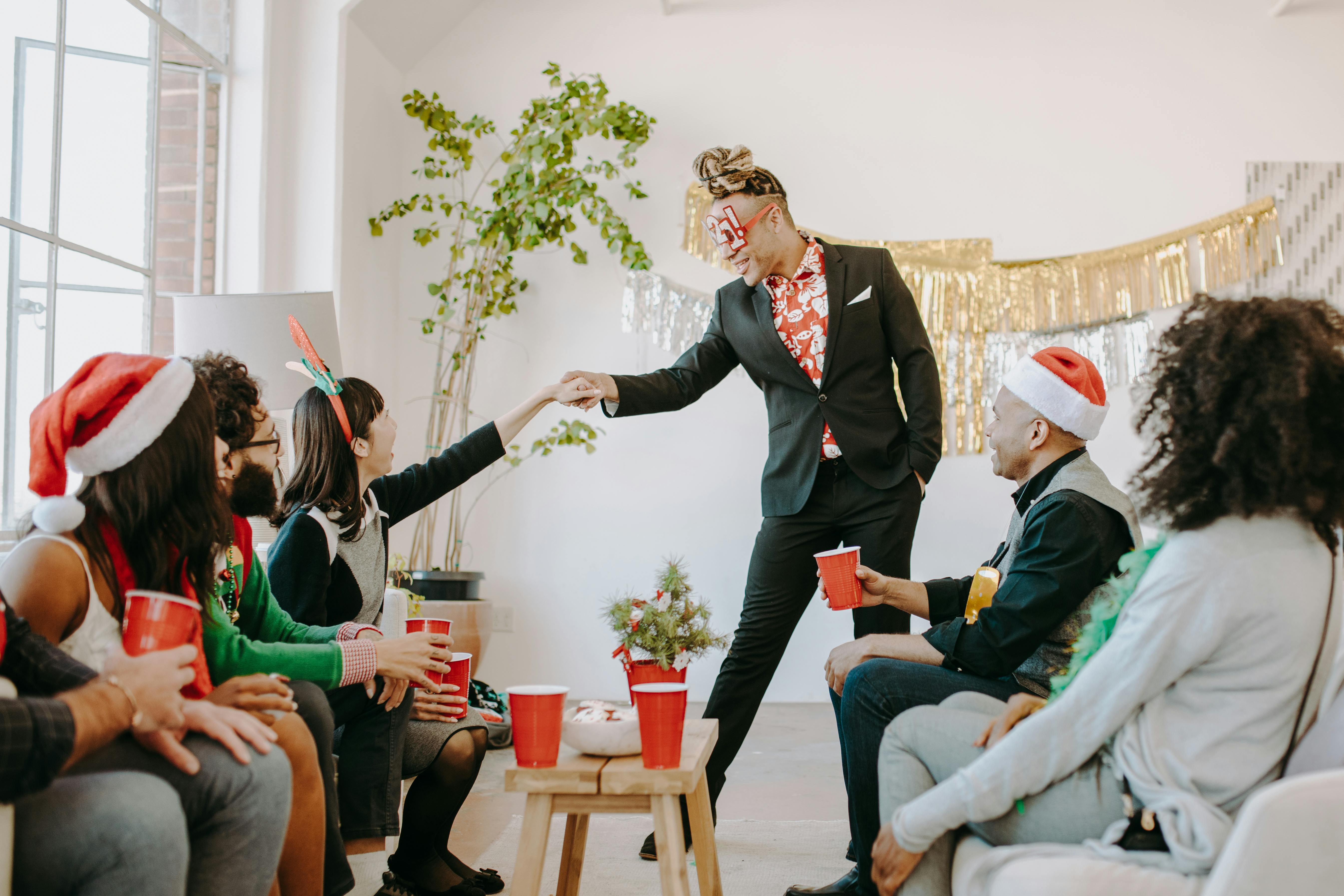 10 Holiday Team Building Activities & Party Ideas