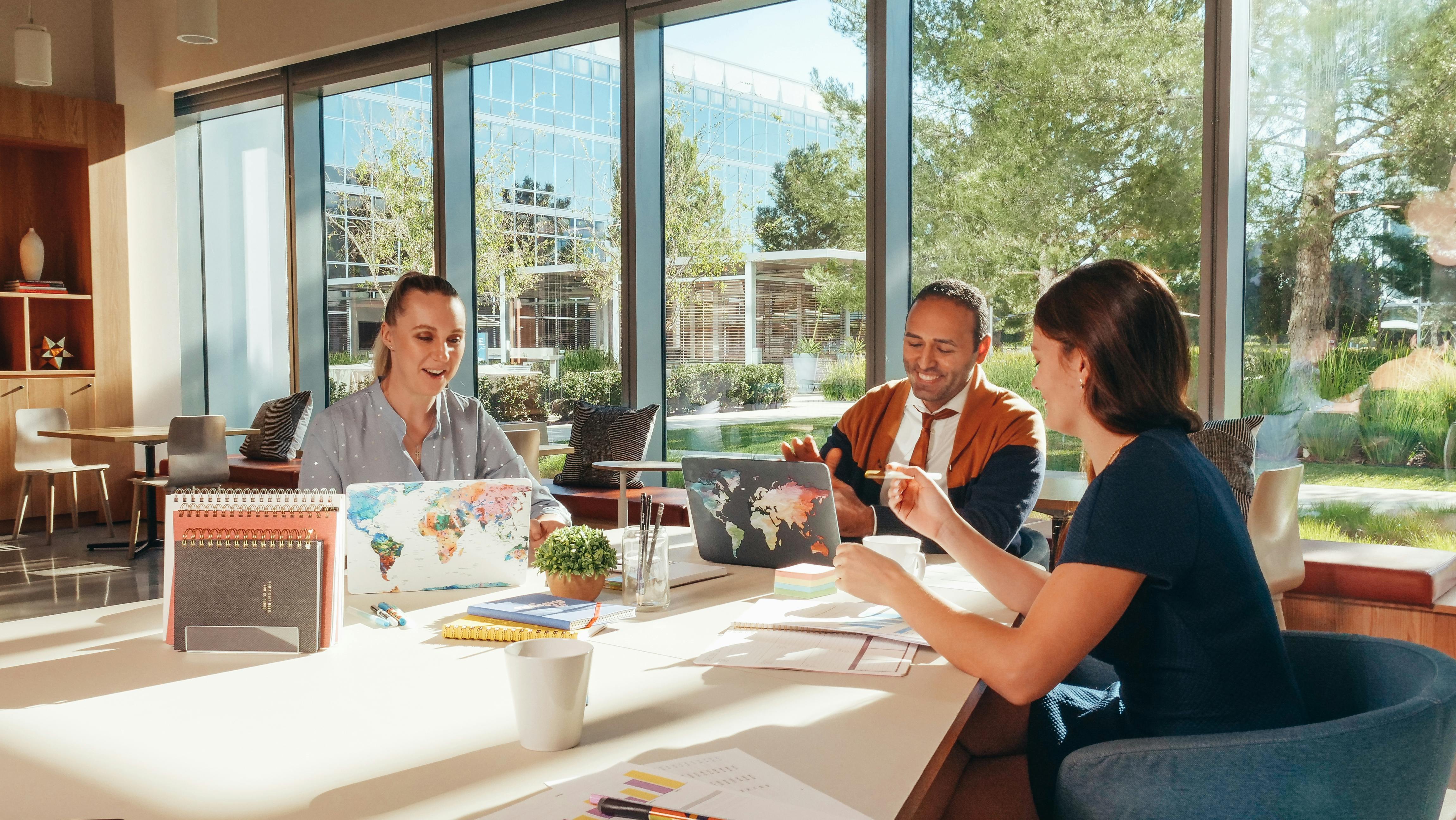 5 Key Features of Effective Employee Recognition Programs
